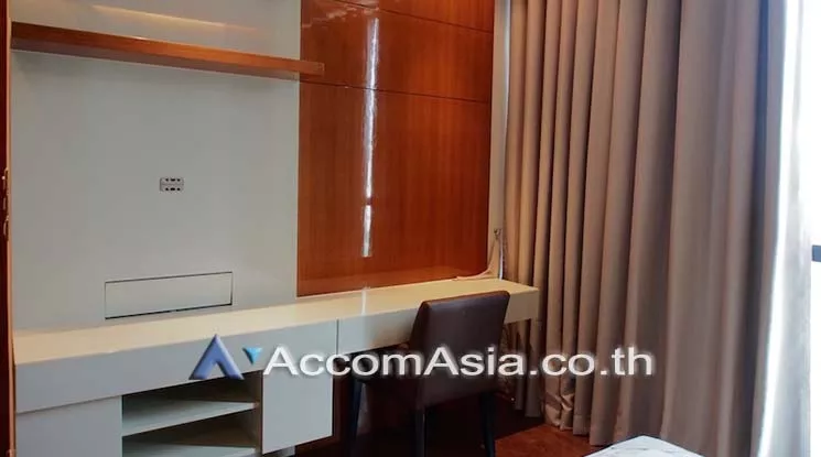  2 Bedrooms  Condominium For Rent in Sukhumvit, Bangkok  near BTS Phrom Phong (AA16430)