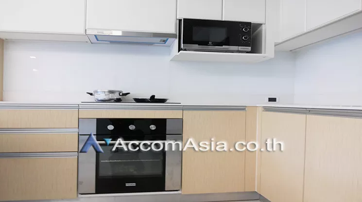  1 Bedroom  Apartment For Rent in Sukhumvit, Bangkok  near BTS Phrom Phong (AA16629)