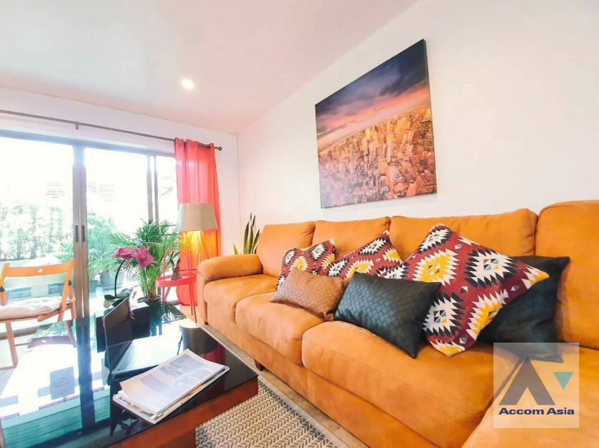  3 Bedrooms  Townhouse For Rent & Sale in Sukhumvit, Bangkok  near BTS Thong Lo (AA16702)