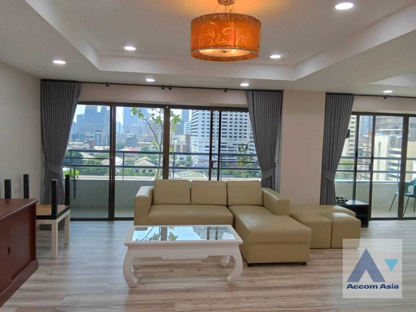 Pet friendly |  4 Bedrooms  Condominium For Rent in Sukhumvit, Bangkok  near BTS Nana (AA16720)