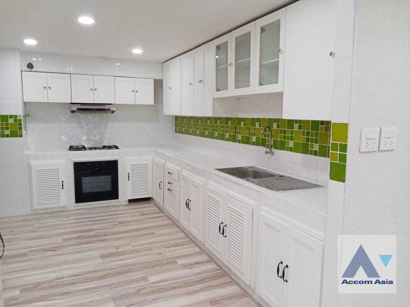 Pet friendly |  4 Bedrooms  Condominium For Rent in Sukhumvit, Bangkok  near BTS Nana (AA16720)