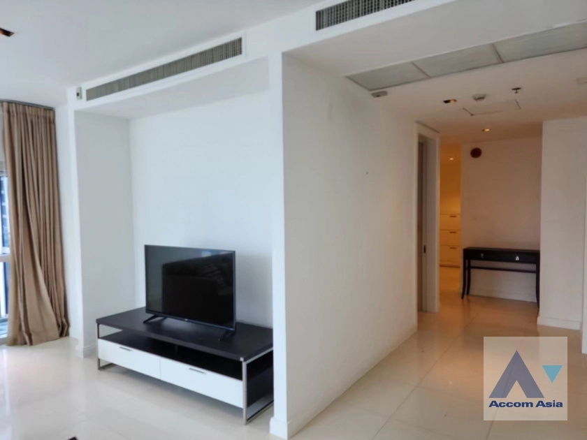 Fully Furnished |  3 Bedrooms  Condominium For Rent in Ploenchit, Bangkok  near BTS Ploenchit (AA16792)