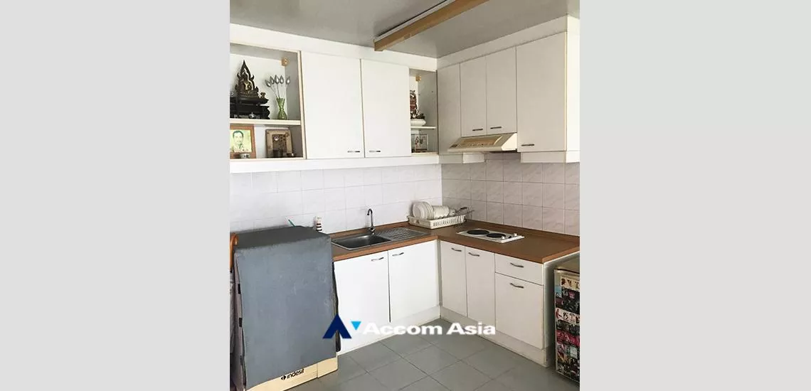  1 Bedroom  Condominium For Sale in Sukhumvit, Bangkok  near BTS Phrom Phong (AA16832)