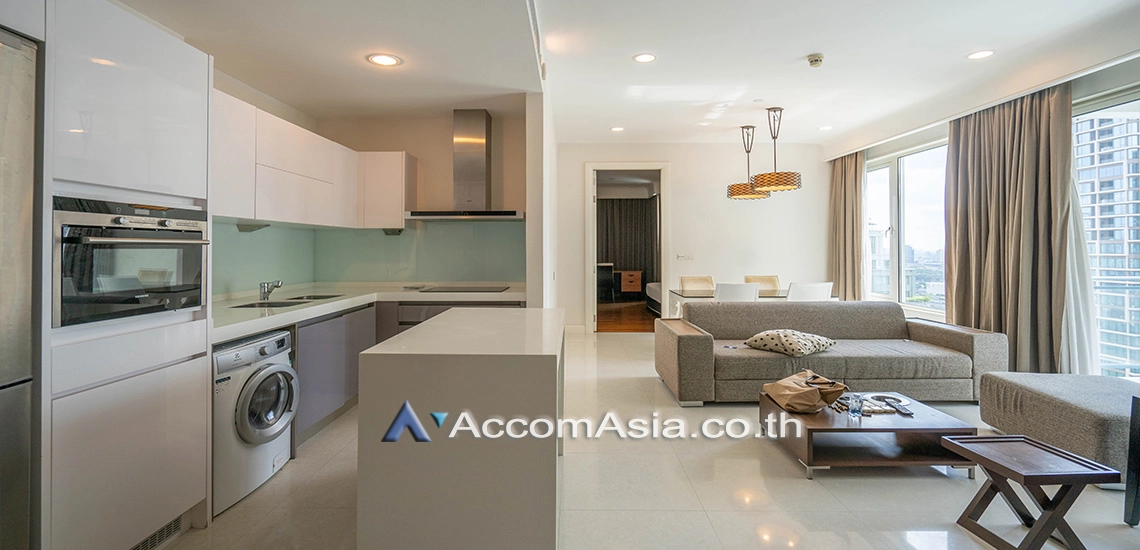  2 Bedrooms  Condominium For Rent in Ploenchit, Bangkok  near BTS Chitlom (AA16837)