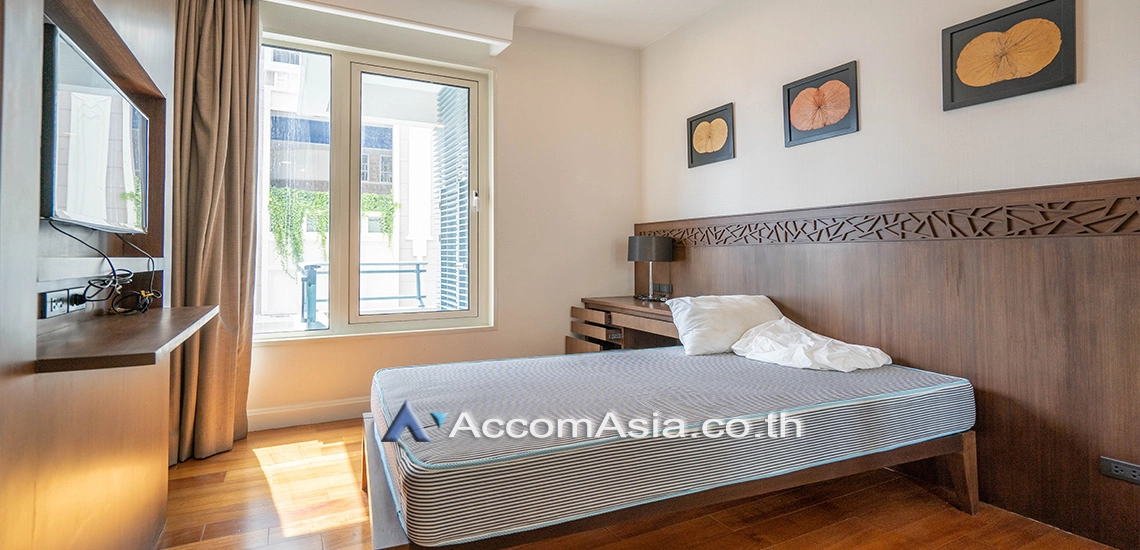  2 Bedrooms  Condominium For Rent in Ploenchit, Bangkok  near BTS Chitlom (AA16837)