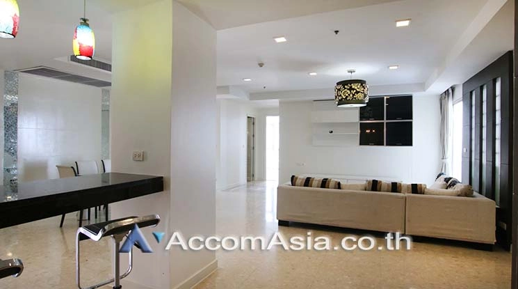  3 Bedrooms  Condominium For Rent in Sukhumvit, Bangkok  near BTS Ekkamai (AA16869)