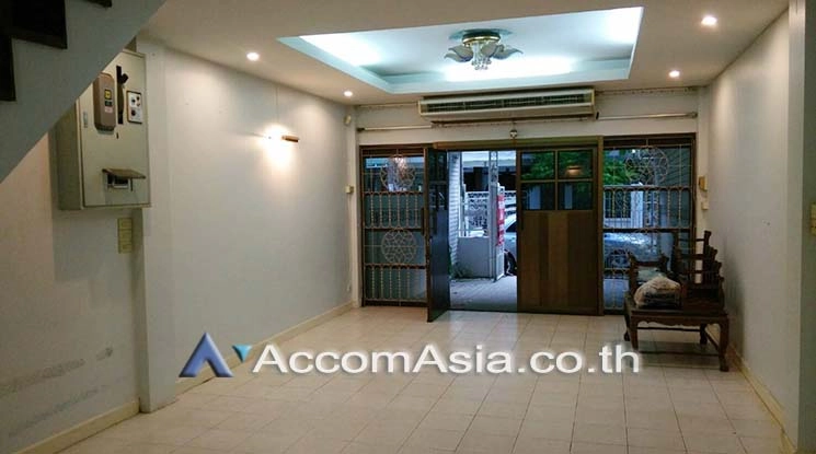  1  6 br Townhouse For Rent in Sathorn ,Bangkok BTS Chong Nonsi AA16935