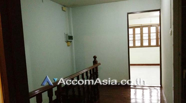 5  6 br Townhouse For Rent in Sathorn ,Bangkok BTS Chong Nonsi AA16935