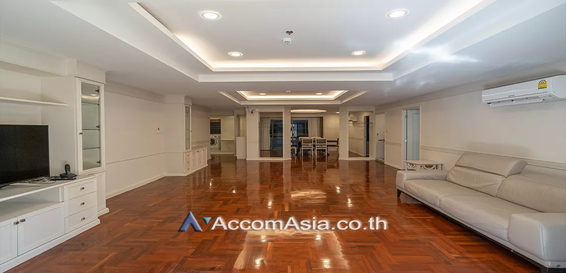  2 Bedrooms  Apartment For Rent in Sukhumvit, Bangkok  near BTS Phrom Phong (AA17021)