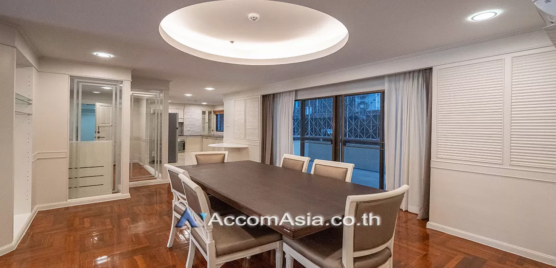  2 Bedrooms  Apartment For Rent in Sukhumvit, Bangkok  near BTS Phrom Phong (AA17021)