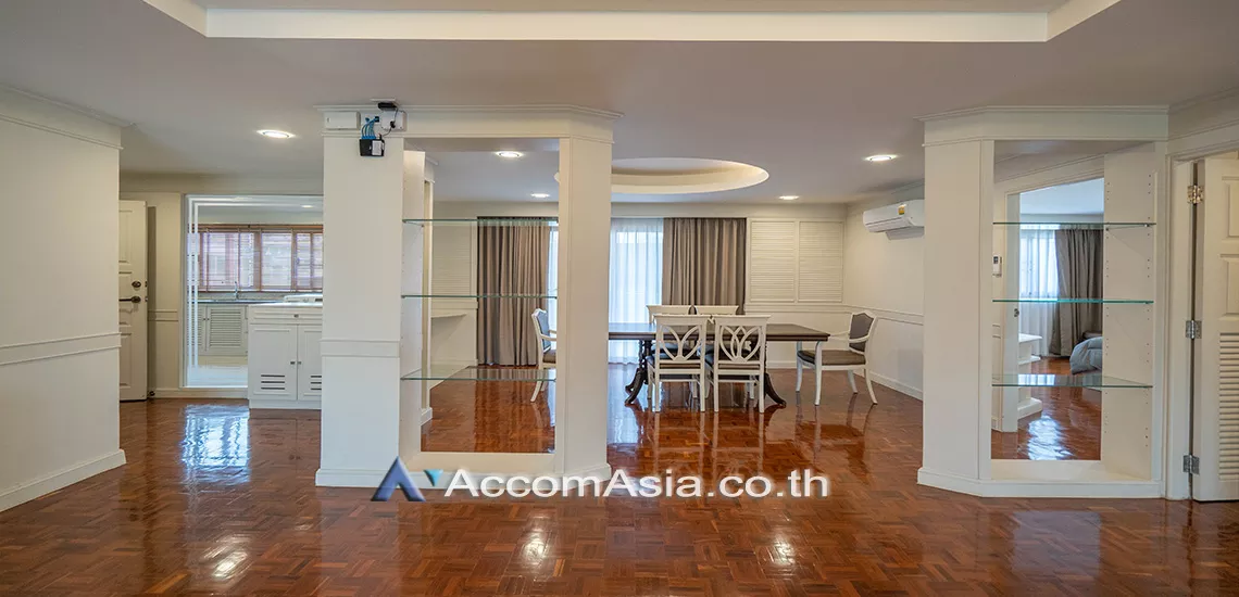 Big Balcony |  3 Bedrooms  Apartment For Rent in Sukhumvit, Bangkok  near BTS Phrom Phong (AA17023)