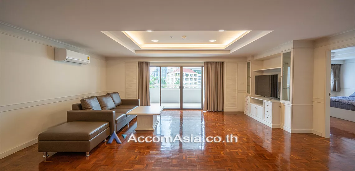 Big Balcony |  3 Bedrooms  Apartment For Rent in Sukhumvit, Bangkok  near BTS Phrom Phong (AA17023)