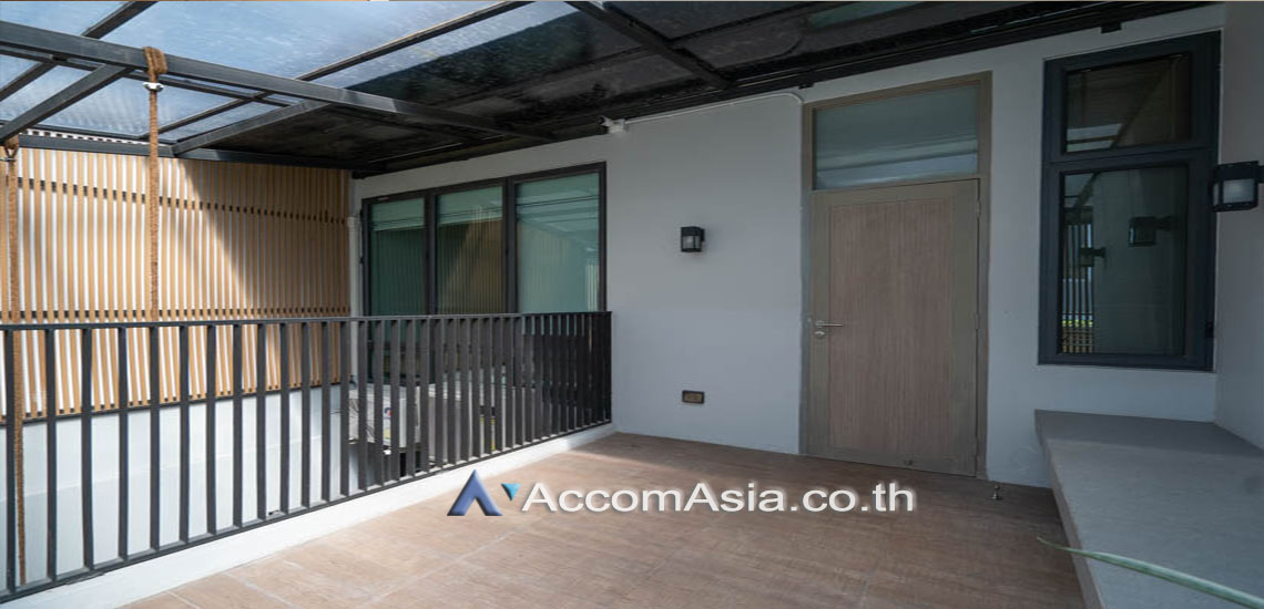 11  3 br Townhouse For Rent in Sukhumvit ,Bangkok BTS Ekkamai AA17062