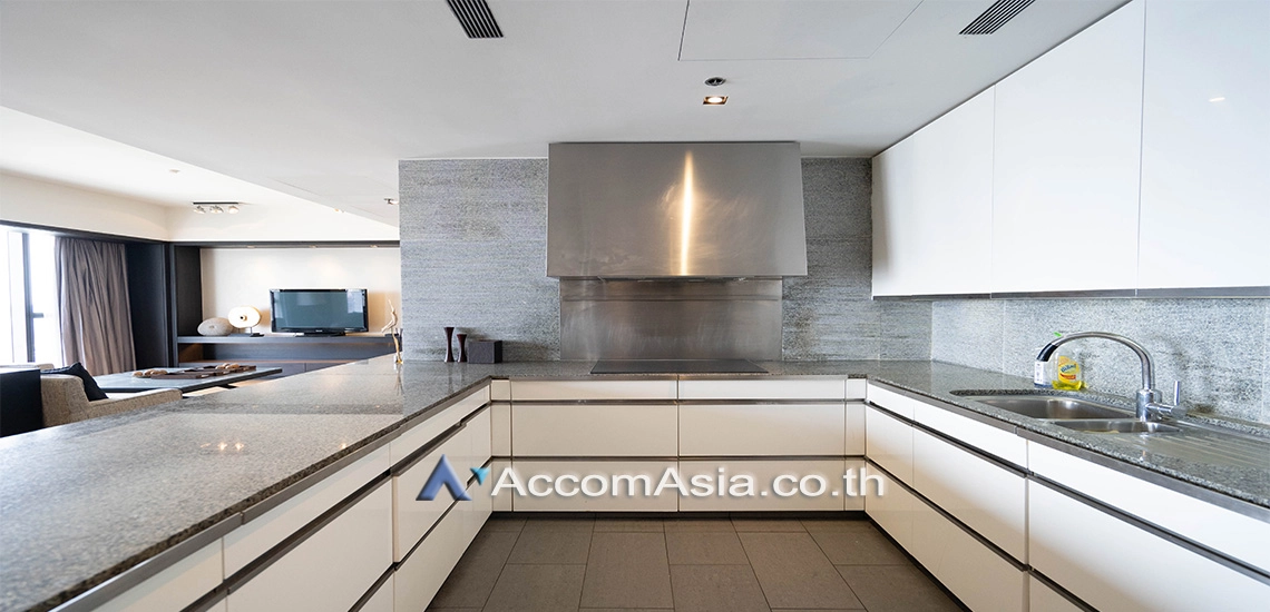  3 Bedrooms  Condominium For Rent in Sathorn, Bangkok  near BTS Chong Nonsi - MRT Lumphini (AA17091)