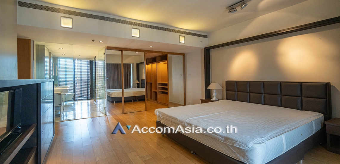  3 Bedrooms  Condominium For Rent in Sathorn, Bangkok  near BTS Chong Nonsi - MRT Lumphini (AA17091)