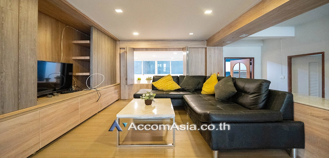  1  5 br House For Rent in Sukhumvit ,Bangkok BTS Ekkamai at Ekkamai Villas AA17168