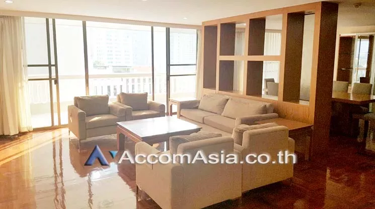  3 Bedrooms  Apartment For Rent in Sukhumvit, Bangkok  near BTS Phrom Phong (AA17190)