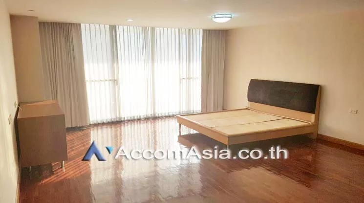  3 Bedrooms  Apartment For Rent in Sukhumvit, Bangkok  near BTS Phrom Phong (AA17190)