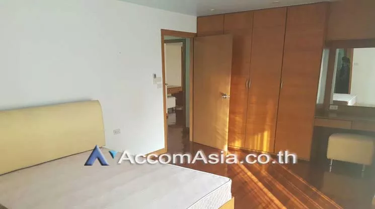  3 Bedrooms  Apartment For Rent in Sukhumvit, Bangkok  near BTS Phrom Phong (AA17190)