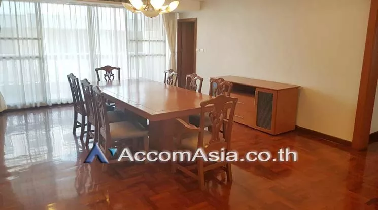  3 Bedrooms  Apartment For Rent in Sukhumvit, Bangkok  near BTS Phrom Phong (AA17191)