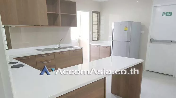  3 Bedrooms  Apartment For Rent in Sukhumvit, Bangkok  near BTS Asok - MRT Sukhumvit (AA17214)