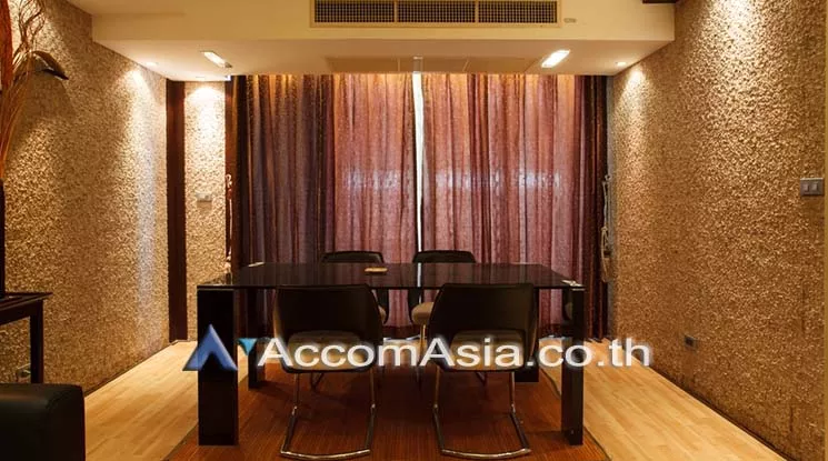  2 Bedrooms  Condominium For Rent in Sukhumvit, Bangkok  near BTS Asok (AA17218)