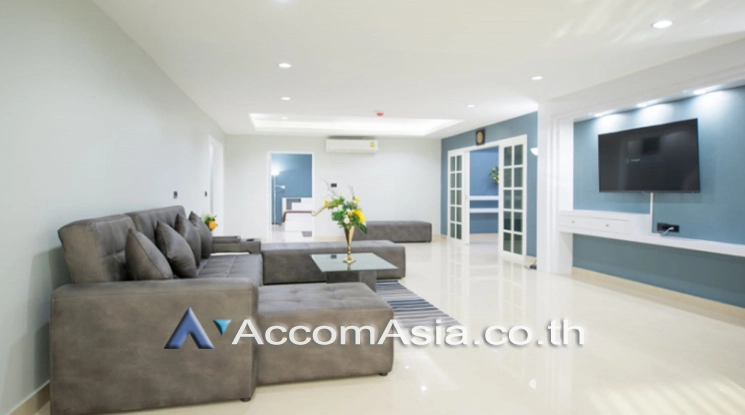 Pet friendly |  3 Bedrooms  Condominium For Rent & Sale in Sukhumvit, Bangkok  near BTS Phrom Phong (AA17281)