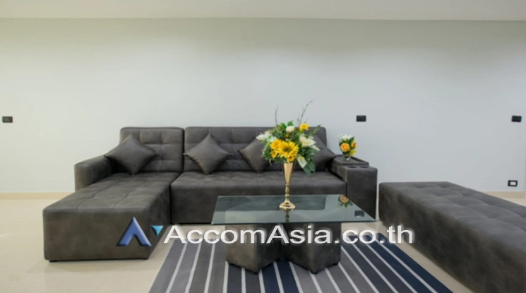 Pet friendly |  3 Bedrooms  Condominium For Rent & Sale in Sukhumvit, Bangkok  near BTS Phrom Phong (AA17281)