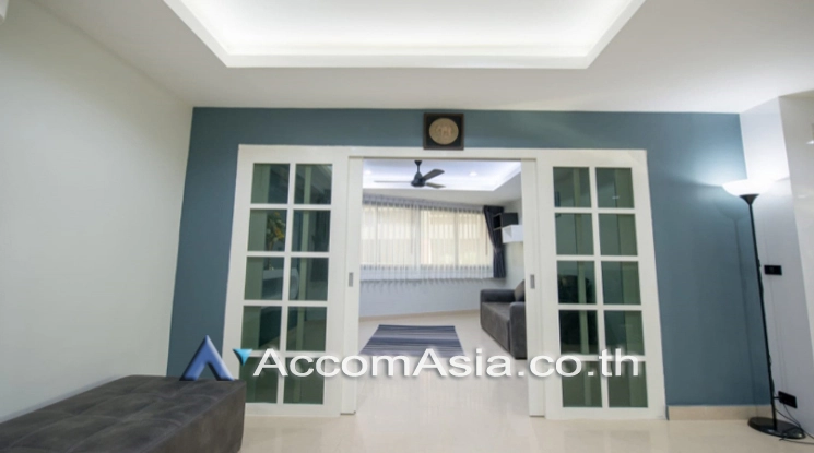 Pet friendly |  3 Bedrooms  Condominium For Rent & Sale in Sukhumvit, Bangkok  near BTS Phrom Phong (AA17281)