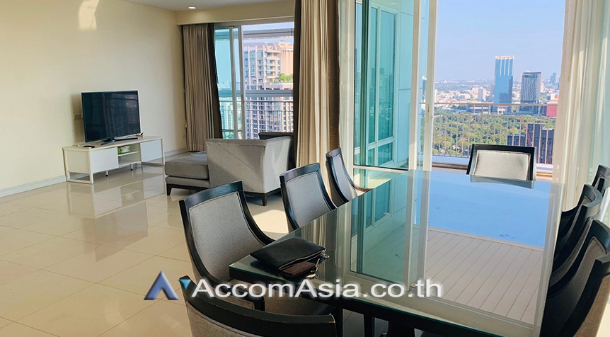  3 Bedrooms  Condominium For Rent in Ploenchit, Bangkok  near BTS Ratchadamri (AA17283)