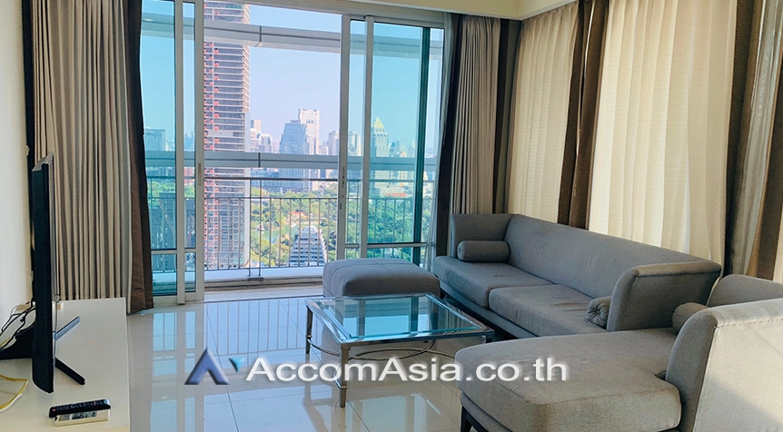  3 Bedrooms  Condominium For Rent in Ploenchit, Bangkok  near BTS Ratchadamri (AA17283)