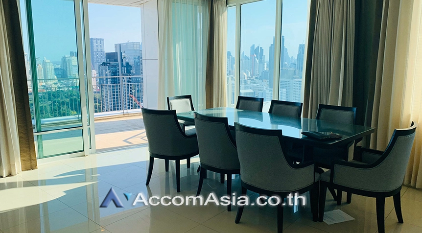  3 Bedrooms  Condominium For Rent in Ploenchit, Bangkok  near BTS Ratchadamri (AA17283)