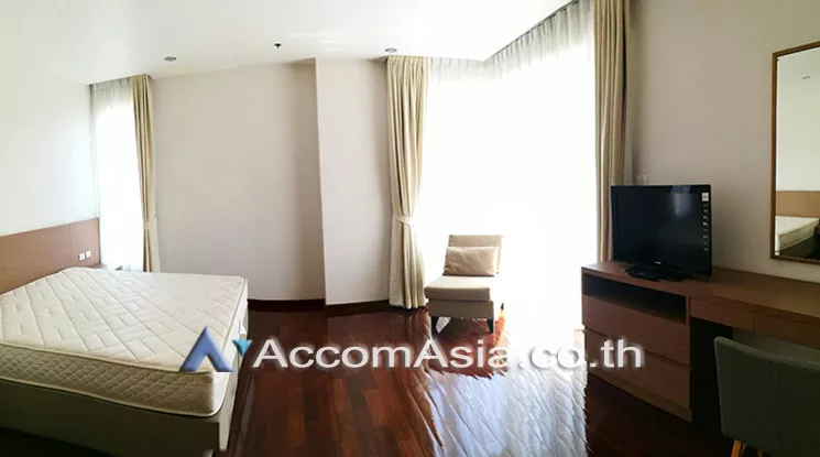  3 Bedrooms  Apartment For Rent in Sukhumvit, Bangkok  near BTS Phrom Phong (AA17303)