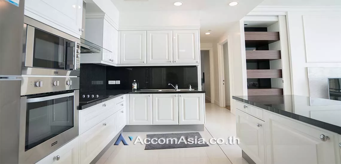  3 Bedrooms  Condominium For Rent in Sukhumvit, Bangkok  near BTS Phrom Phong (AA17334)