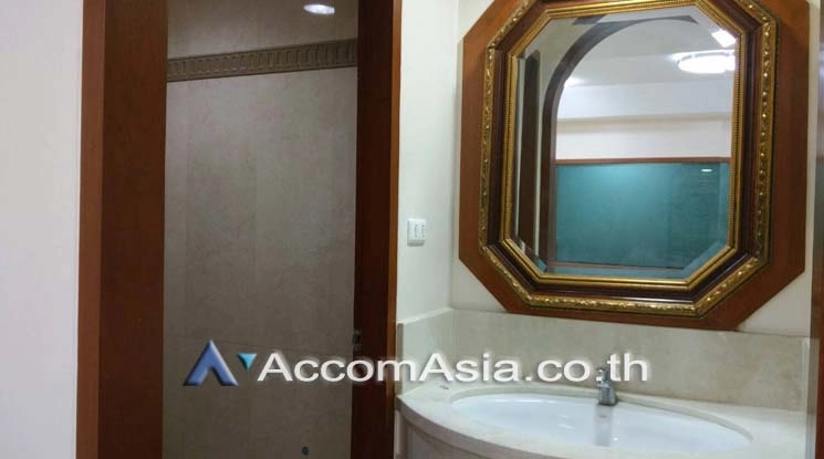 7  5 br Townhouse For Rent in charoenkrung ,Bangkok BTS Surasak AA17368