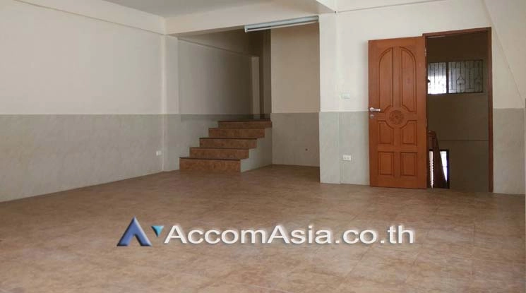 Home Office |  5 Bedrooms  Townhouse For Rent in Charoenkrung, Bangkok  near BTS Surasak (AA17368)