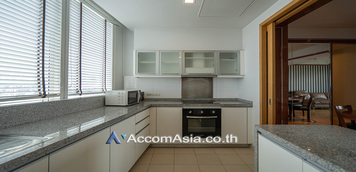  3 Bedrooms  Condominium For Rent in Sukhumvit, Bangkok  near BTS Asok - MRT Sukhumvit (AA17464)