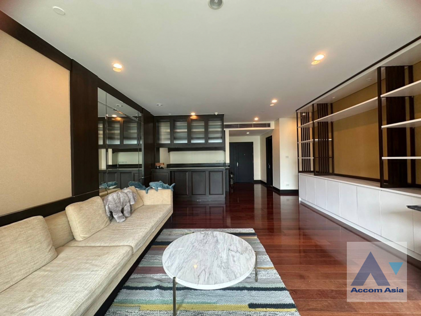  2 Bedrooms  Condominium For Rent in Ploenchit, Bangkok  near BTS Chitlom (AA17481)