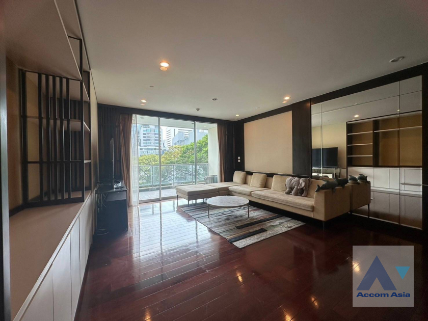  2 Bedrooms  Condominium For Rent in Ploenchit, Bangkok  near BTS Chitlom (AA17481)