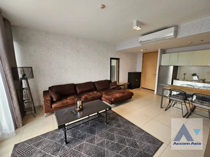  2 Bedrooms  Condominium For Rent in Sukhumvit, Bangkok  near BTS Ekkamai (AA17540)