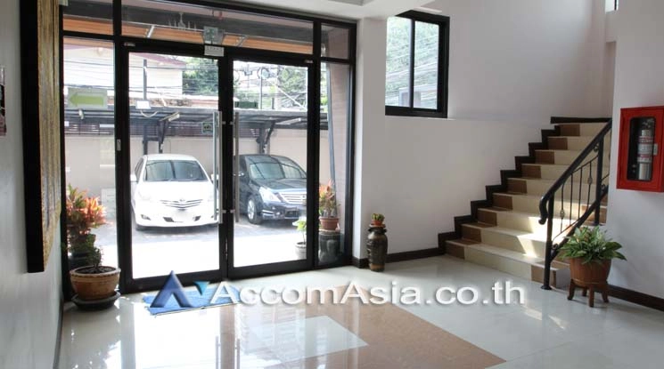 Office, Home Office, Pet friendly | Spacious Room Apartment  for Sale & Rent BTS Ekkamai in Sukhumvit Bangkok