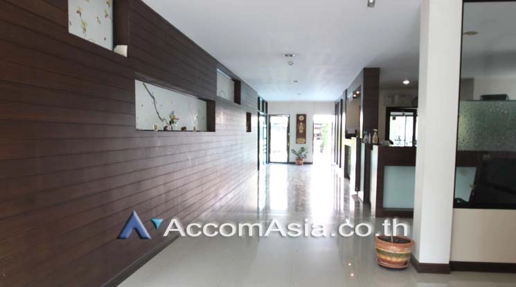  1  Apartment for rent and sale in Sukhumvit ,Bangkok BTS Ekkamai at Spacious Room AA17547