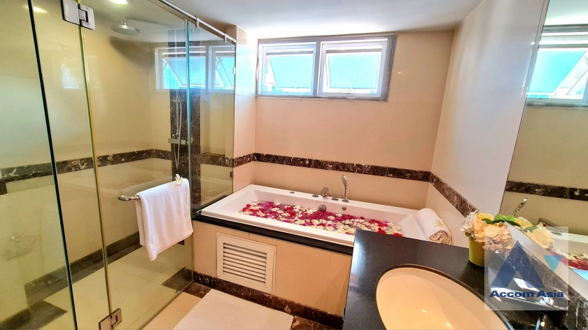 12  3 br Apartment For Rent in Sukhumvit ,Bangkok BTS Phrom Phong at Fully Furnished Suites AA17654