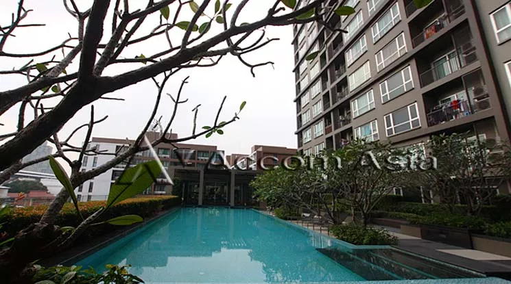 Hive Taksin Condominium  2 Bedroom for Sale BTS Wongwian Yai in Charoennakorn Bangkok