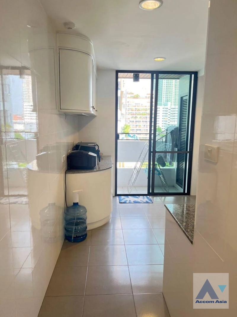 12  3 br Apartment For Rent in Sathorn ,Bangkok BTS Surasak at Good Location AA17664