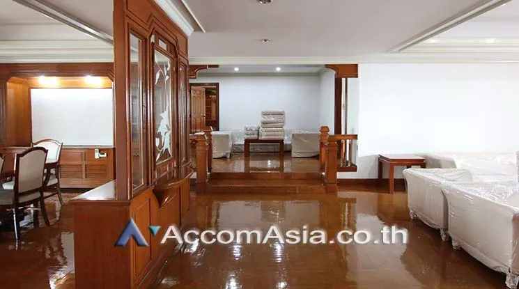 Pet friendly |  3 Bedrooms  Apartment For Rent in Sukhumvit, Bangkok  near BTS Asok - MRT Sukhumvit (AA17668)