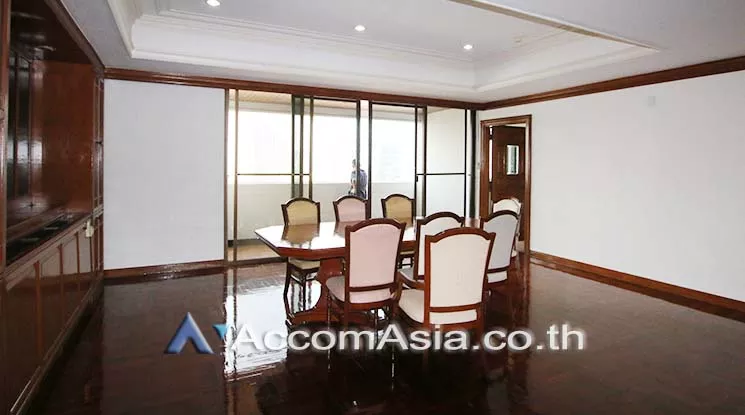 Pet friendly |  3 Bedrooms  Apartment For Rent in Sukhumvit, Bangkok  near BTS Asok - MRT Sukhumvit (AA17670)