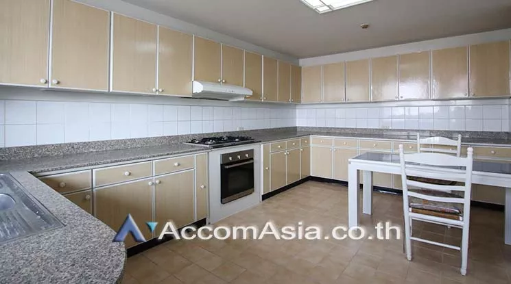 Pet friendly |  3 Bedrooms  Apartment For Rent in Sukhumvit, Bangkok  near BTS Asok - MRT Sukhumvit (AA17670)