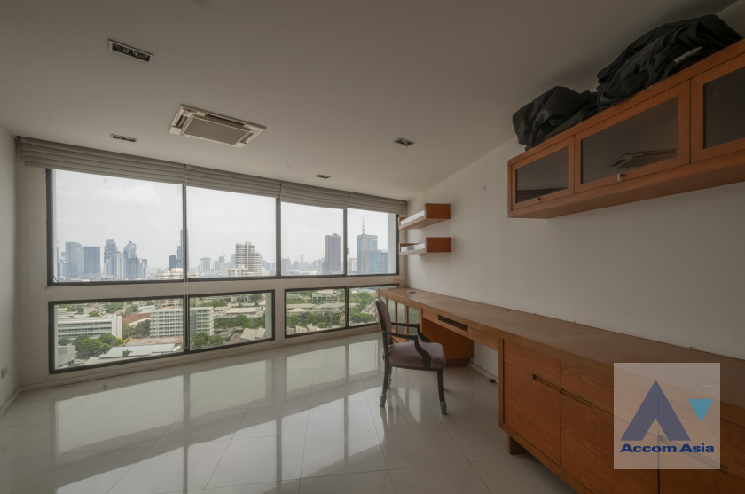 Pet friendly condominium for rent in Sukhumvit, Bangkok Code AA17711