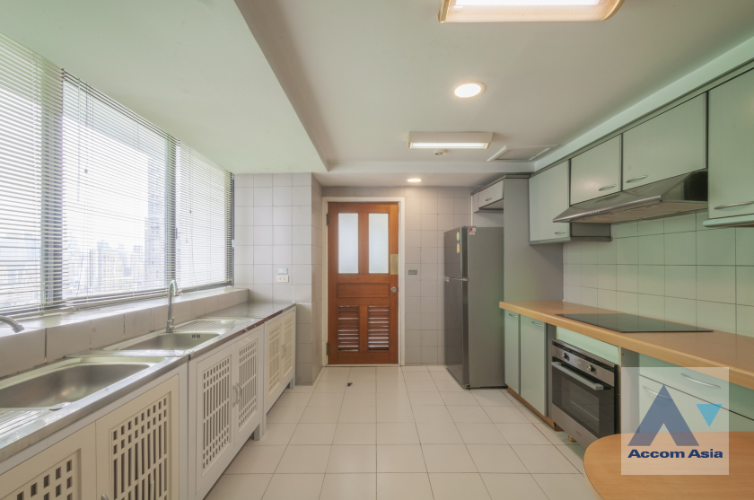 Pet friendly condominium for rent in Sukhumvit, Bangkok Code AA17711